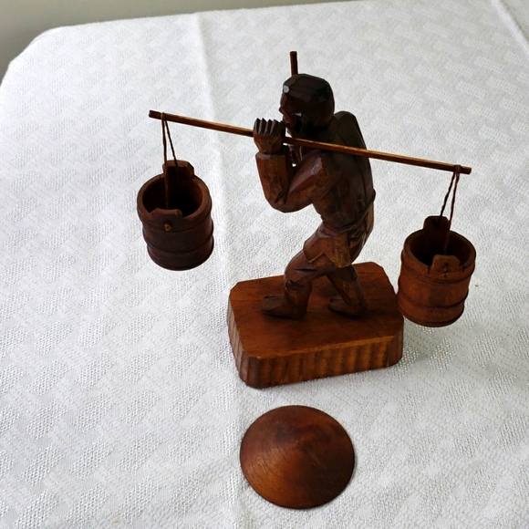 Vintage hand carved Asian water carrier - Picture 4 of 9